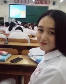 抖音背影杀走红女神涨粉破百万学妹转过身后网友跪求复读