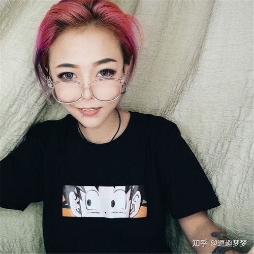 杨清柠闺蜜社会茜晒照,不摘眼镜被网友质疑整容失败了