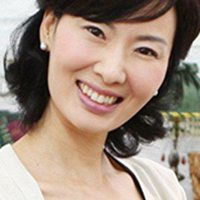 短发40岁左右女性背影微信头像