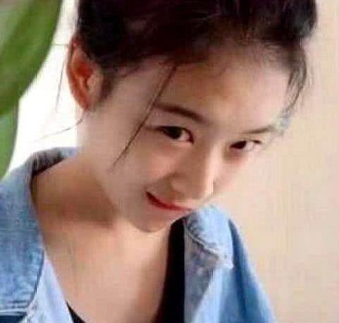 女子秀腹肌在抖音,一夜涨粉丝13万,网友小姐姐你让我好尴尬