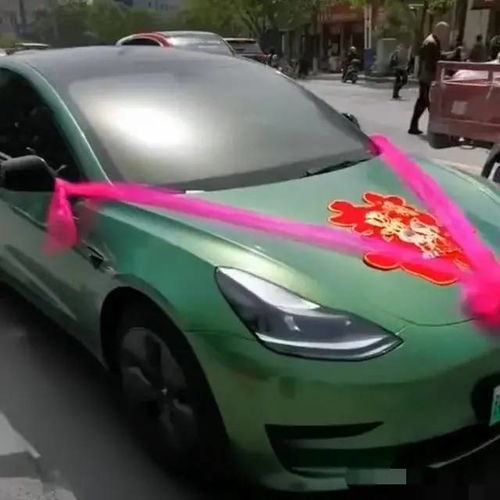 榆林女子陪嫁绿色特斯拉,出嫁时不幸掉沟里,新郎心痛不已