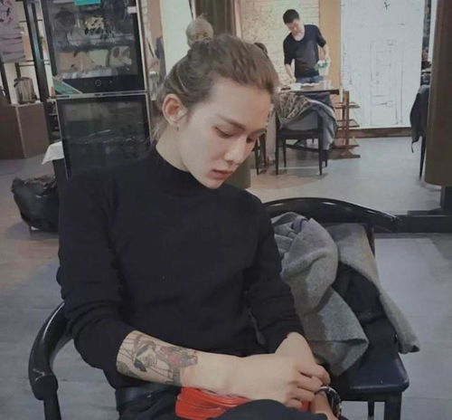 抖音男神费启鸣也逃不过网红照妖镜,而她被称赞是网红的一股清流