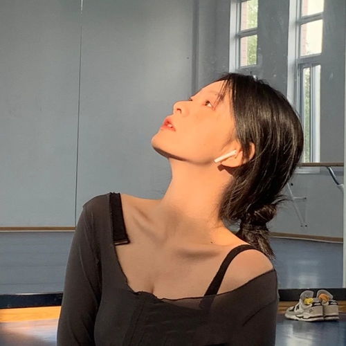 女生头像文案短句微丧ins风高冷美丽