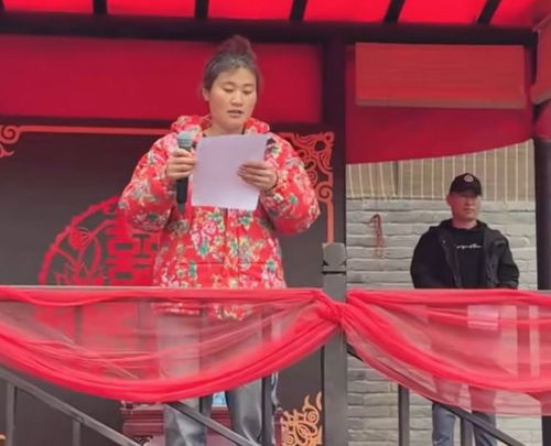 闹大了王婆辞职效应显现,网红主播主持,台下男女不满全跑光