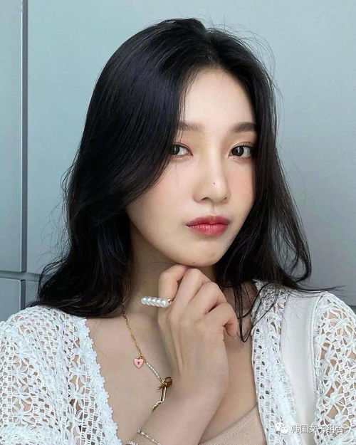 这位女团爱豆更新ins照片,这身穿搭只有美女能hold住