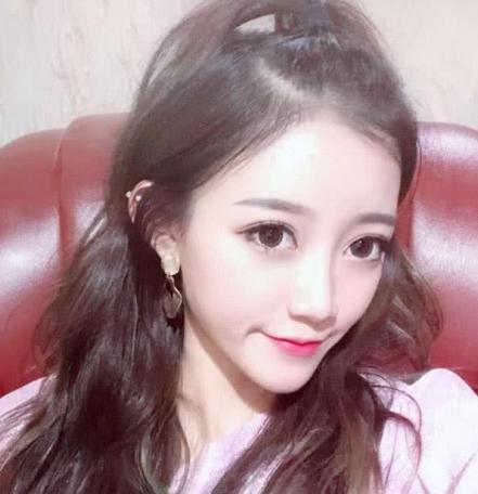 19年快手四大女神网红1人高颜值,2人能赚钱,1人背景强大