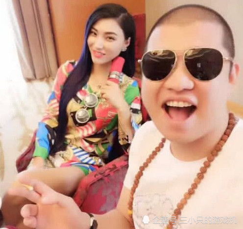 嫁给土豪的四位女人,她竟然如愿上榜,网友第一如今成富婆