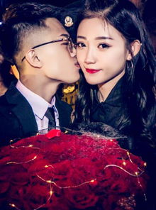快手牌牌琦求婚小伊伊现场图片送奔驰g500小伊伊被感动落泪同意