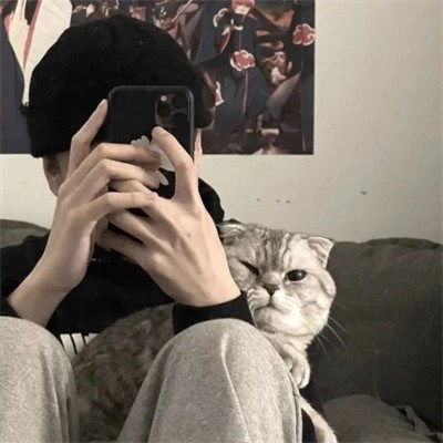 抱萌宠的男生头像,都说爱宠物的男生最有爱