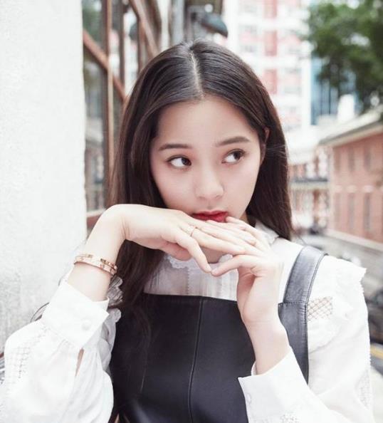 欧阳娜娜叹早出社会没校园恋爱网友炮轰有够贪心