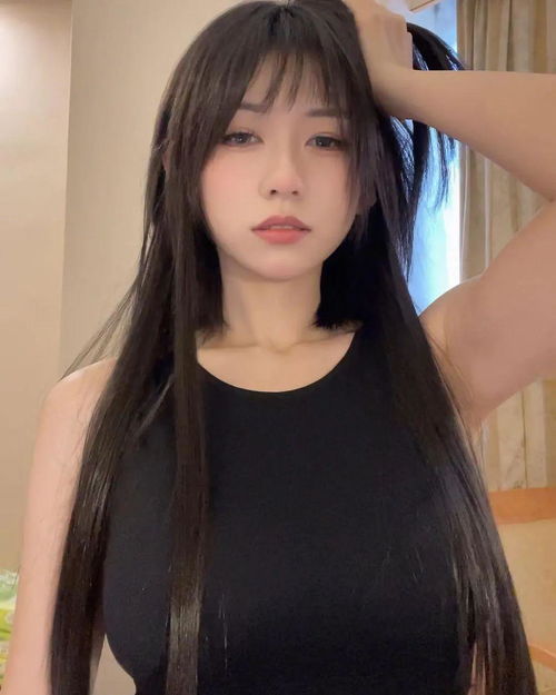 ins菩萨程女士顶级性感腰臀比眼神迷离太勾人