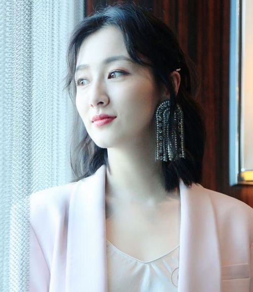 叶青,淡雅气质型美女