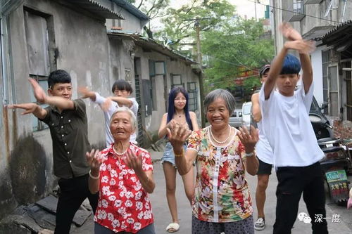 谢谢老铁对对对快手最红奶奶和背后的年轻推手深度人物