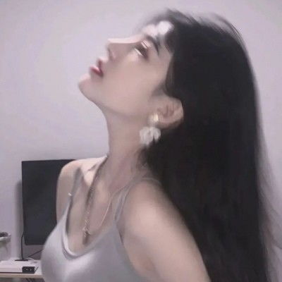网易云热评瞒着所有人,我还是很喜欢你