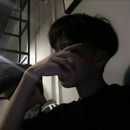 黑白男头做一个没有颜色的酷男人