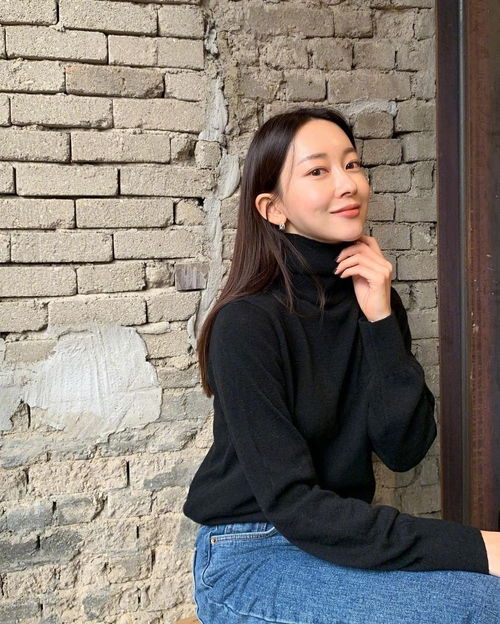 冬天轻熟女性,25岁女性如何穿出高级质感试试搭配优雅又气质