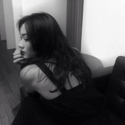 黑白简约ins系女头像霸气高冷有气质