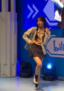 抖音最火女装大佬现身b站,网友这是准备开启直播了吗