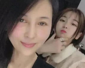 杨清柠遭妈妈曝光素颜照,看到她十足的少女感,网友真水嫩