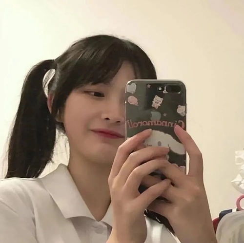 手机挡脸女生头像我们还年轻长长的人生可以受一点风浪