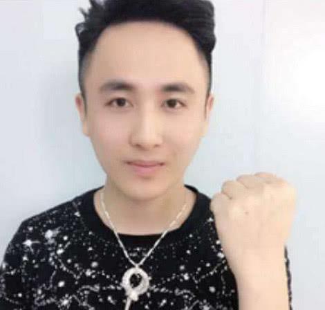 快手网红成名前职业曝光白小白流浪歌手,散打哥工人,他最励志