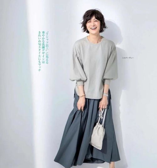 女人进入中年后,除了穿衣要有质感,还要借助这四种颜色穿出高级