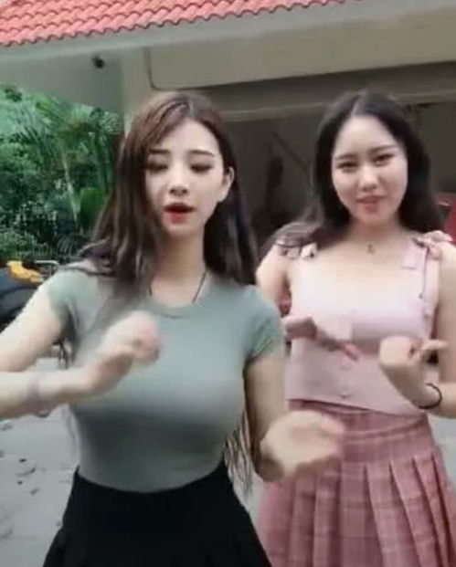 抖音惊现大胸姐妹花,性感热舞波涛汹涌,网友鼻血喷出来了