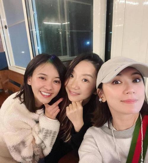 能收住陈意涵,只有一个许富翔长得不帅,却能及时接过她的话茬