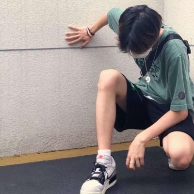 ins成熟高冷帅气男生头像我想陪你去看日落
