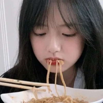 可爱搞怪逗比女生头像以答非所问以显示态度