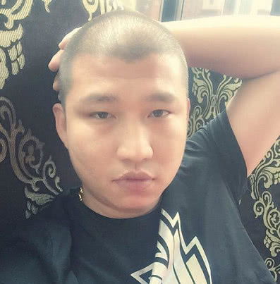 快手大乱快手土豪怒喷二驴散打哥,爆料称都得被封杀