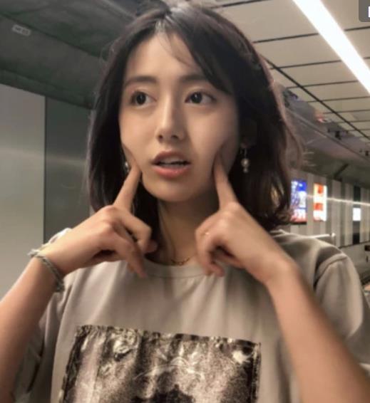 李诞这是捡了个什么宝贝黑尾酱卸掉10级浓妆,素颜简直美成初恋