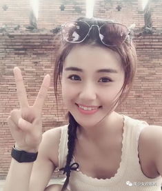 抖音上爆火的中老年服装模特卸了妆后竟然变18岁少女