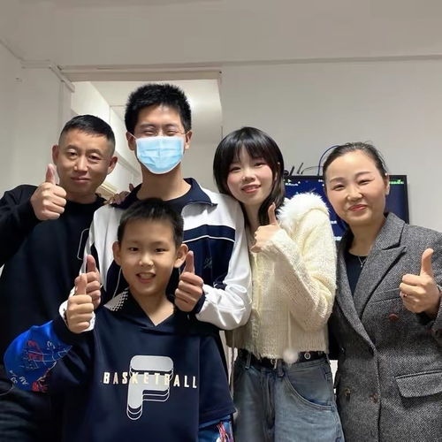 孙悦带两个弟弟练字太温馨,夸孙卓意志力强且最自律,姐姐很佩服
