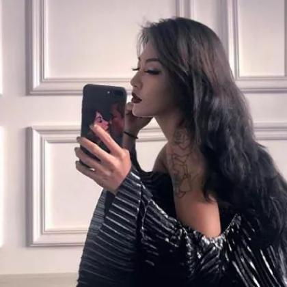 成熟女生qq头像,享受着孤独又渴望快乐的女生