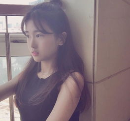 都说杨清柠穿校服清纯,那顾茜茜穿校服后是什么,网友不良少女
