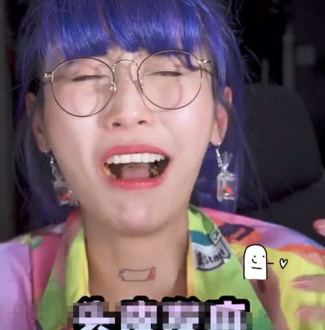 继火鸡面后,女主播抖音挑战魔鬼辣条,三分钟后喊话再也不敢了