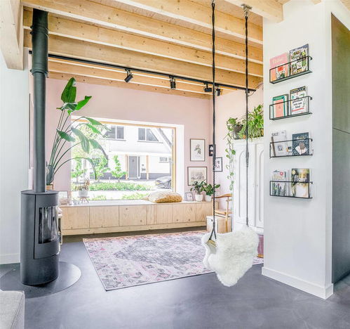 一家五口买下尖顶小屋装修后有秋千有阁楼,住着太爽