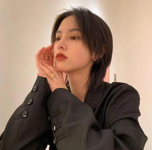 女生头像与其互为人间,不如自成宇宙
