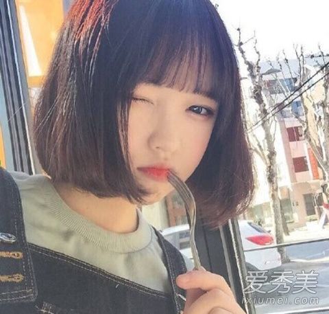 除了内扣,2018年流行的减龄短发还有几个选择