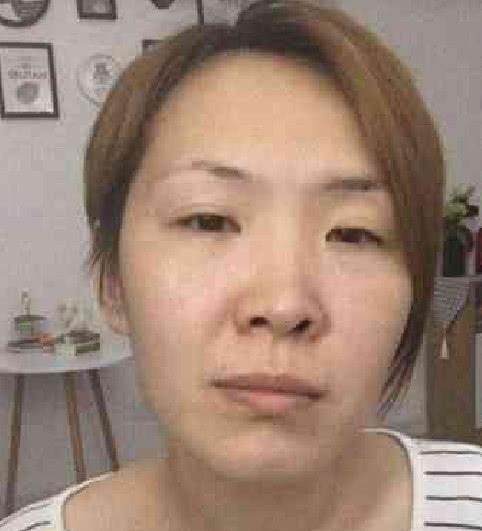 抖音老阿姨跟风学化妆,变身之后让人想不到,网友霸道女总裁