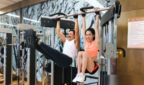 李若彤张丰毅晒合照,头发乌黑肌肉线条明显,同框似少男少女