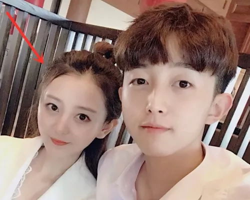 允恩新恋情刚曝光,男方前女友就被人肉,两人曾是快手模范情侣
