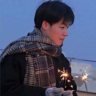 ins情侣头像,为情所困不是奥特曼的作风
