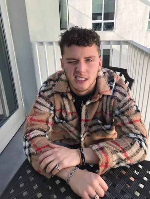 霉霉卡妹bts纷纷打call,欧美快手男孩bazzi了解一下