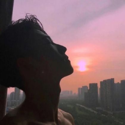 qq男生伤感头像,太无聊深夜记起我的好