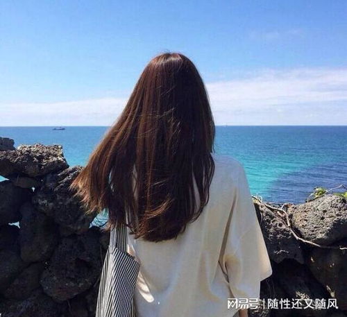 他半路捡回一尊泥塑像,回家放在被窝里,结果成了媳妇