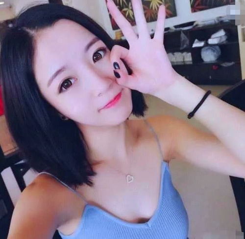 抖音一姐裸身照被爆,比黑森林尺度还大,马桶门还辣眼