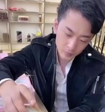 快手一哥辛巴彻底糊了燕窝事件立案调查,快手方面拒绝回应