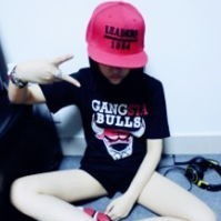 求个qq头像女生背影,谢谢